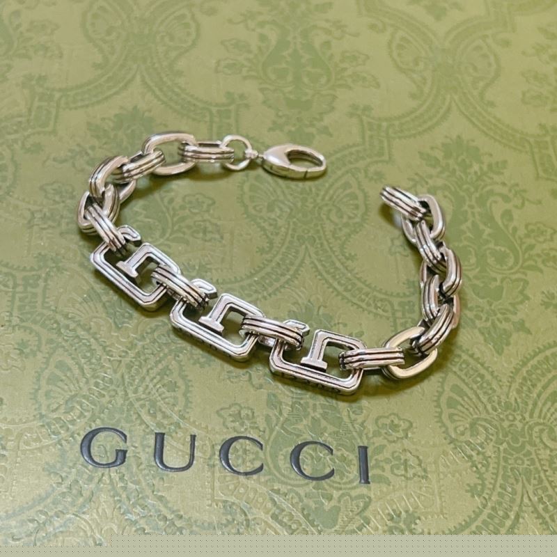 G*u*i bracelets